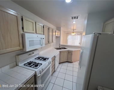 920 Twinkling Sky Avenue - Photo Thumbnail 4