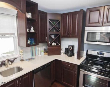 507 15th Avenue - Photo Thumbnail 4