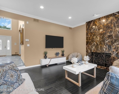 7 Mackenzie Road - Photo Thumbnail 11