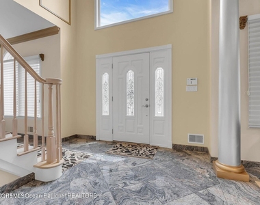 7 Mackenzie Road - Photo Thumbnail 3