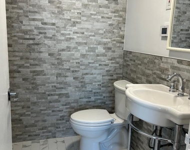 122 Bodman Place - Photo Thumbnail 10