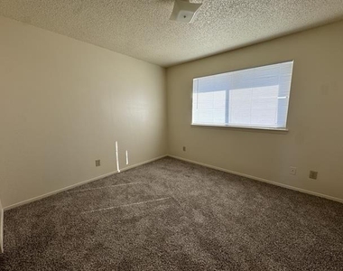 2802 Wimbledon Court - Photo Thumbnail 8