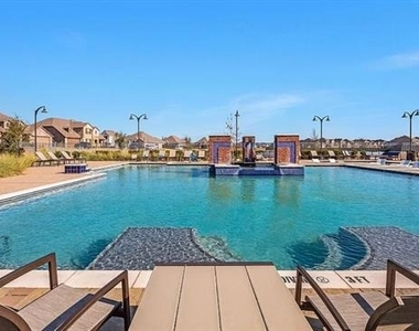 1736 Everglades Drive - Photo Thumbnail 14