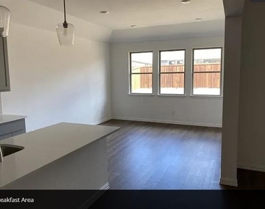 1736 Everglades Drive - Photo Thumbnail 2