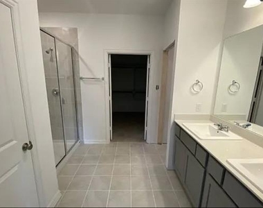 1736 Everglades Drive - Photo Thumbnail 5