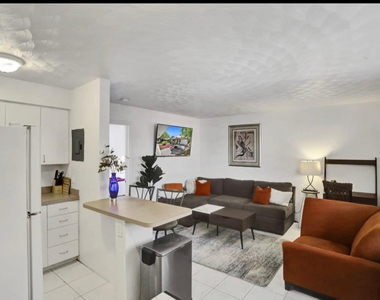 820 Ne 16th Avenue - Photo Thumbnail 1