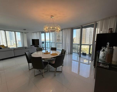 465 Brickell Avenue - Photo Thumbnail 1