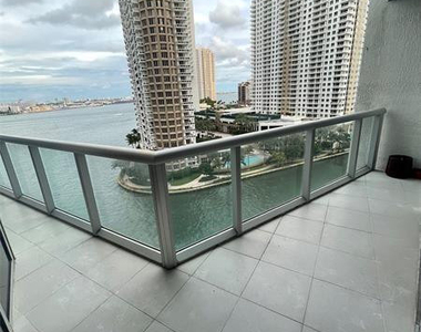 465 Brickell Avenue - Photo Thumbnail 6
