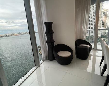 465 Brickell Avenue - Photo Thumbnail 7