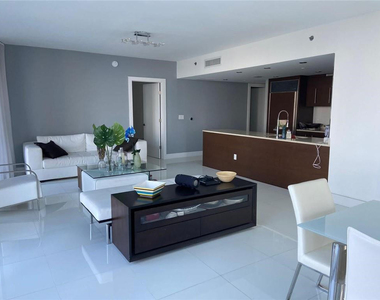 465 Brickell Avenue - Photo Thumbnail 3