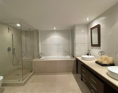 465 Brickell Avenue - Photo Thumbnail 12
