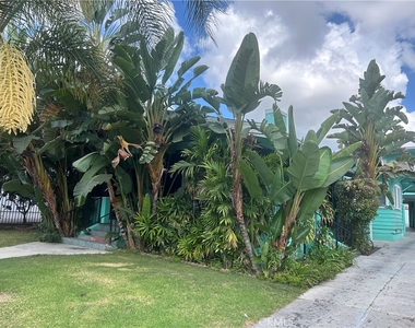 4727 Oakwood Avenue - Photo Thumbnail 37