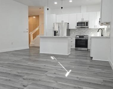 110 W Island Ave - Photo Thumbnail 3