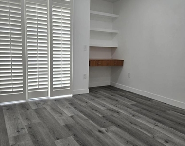 110 W Island Ave - Photo Thumbnail 4