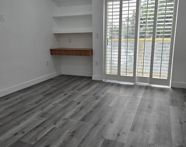 110 W Island Ave - Photo Thumbnail 5