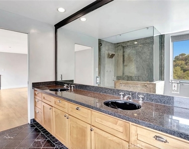 6396 Weidlake Drive - Photo Thumbnail 12