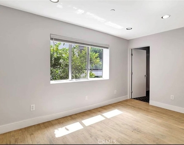 6396 Weidlake Drive - Photo Thumbnail 9