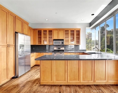 6396 Weidlake Drive - Photo Thumbnail 6