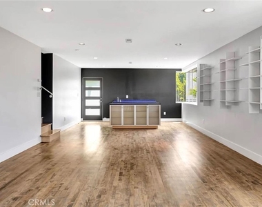 6396 Weidlake Drive - Photo Thumbnail 4