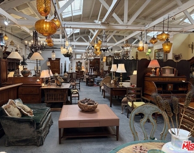 2252 W Washington Boulevard - Photo Thumbnail 8