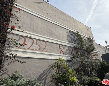 2252 W Washington Boulevard - Photo Thumbnail 2