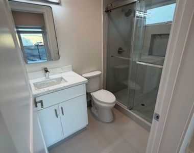 5191-5193 Lindley Avenue - Photo Thumbnail 20