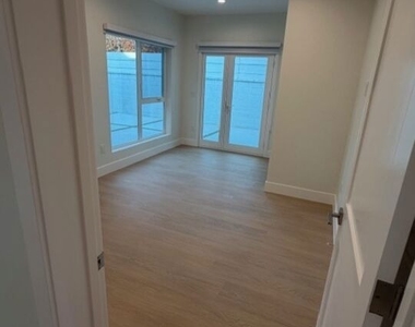 5191-5193 Lindley Avenue - Photo Thumbnail 11