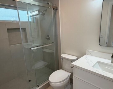5191-5193 Lindley Avenue - Photo Thumbnail 15