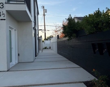 5191-5193 Lindley Avenue - Photo Thumbnail 13