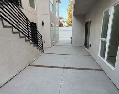 5191-5193 Lindley Avenue - Photo Thumbnail 36