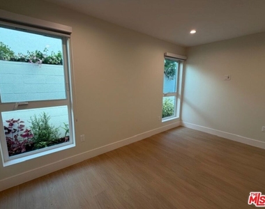 5191-5193 Lindley Avenue - Photo Thumbnail 26