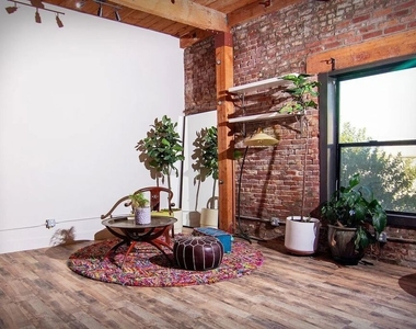 900 E 1st Street - Photo Thumbnail 5