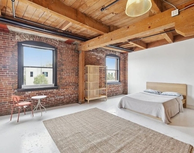 900 E 1st Street - Photo Thumbnail 6