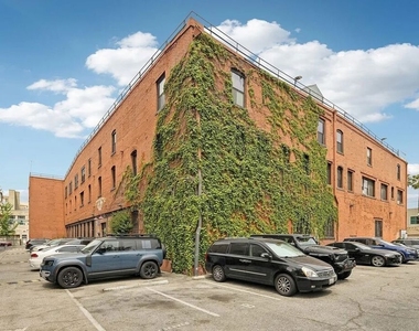 900 E 1st Street - Photo Thumbnail 3