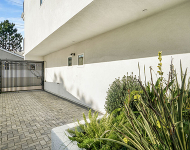 2057 1/2 S Garth Avenue - Photo Thumbnail 33