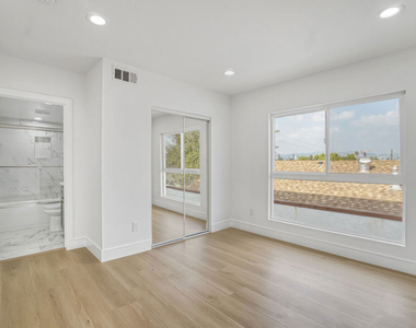 2057 1/2 S Garth Avenue - Photo Thumbnail 24