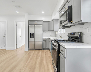 2057 1/2 S Garth Avenue - Photo Thumbnail 11