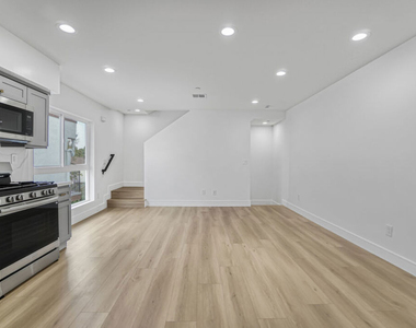 2057 1/2 S Garth Avenue - Photo Thumbnail 13