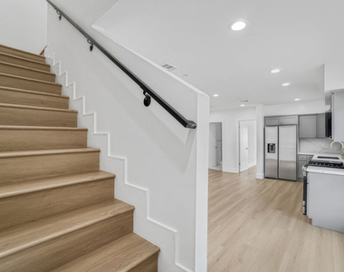 2057 1/2 S Garth Avenue - Photo Thumbnail 16