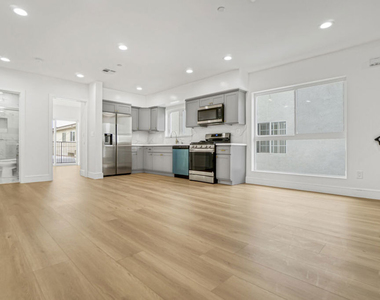 2057 1/2 S Garth Avenue - Photo Thumbnail 12