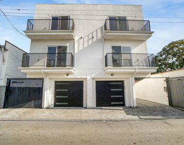 2057 1/2 S Garth Avenue - Photo Thumbnail 34