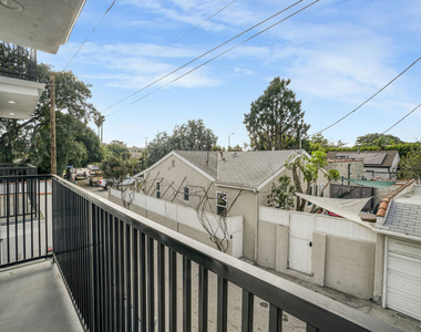 2057 1/2 S Garth Avenue - Photo Thumbnail 18
