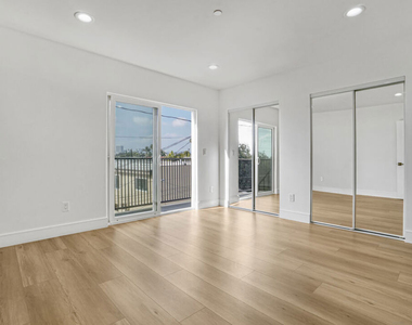 2057 1/2 S Garth Avenue - Photo Thumbnail 25