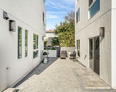 2057 1/2 S Garth Avenue - Photo Thumbnail 35