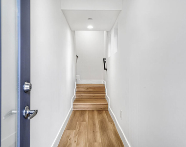 2057 1/2 S Garth Avenue - Photo Thumbnail 9