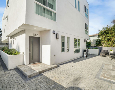 2057 1/2 S Garth Avenue - Photo Thumbnail 5