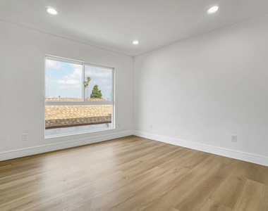 2057 1/2 S Garth Avenue - Photo Thumbnail 23