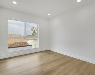 2057 1/2 S Garth Avenue - Photo Thumbnail 19