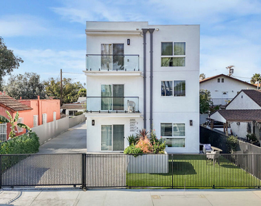 2057 1/2 S Garth Avenue - Photo Thumbnail 2