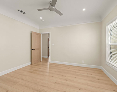 1117 S Wooster Street - Photo Thumbnail 16